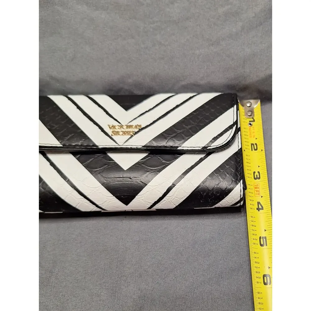 Victoria's Secret Chevron Tech Wristlet Wallet Black/White - Picture 5 of 6